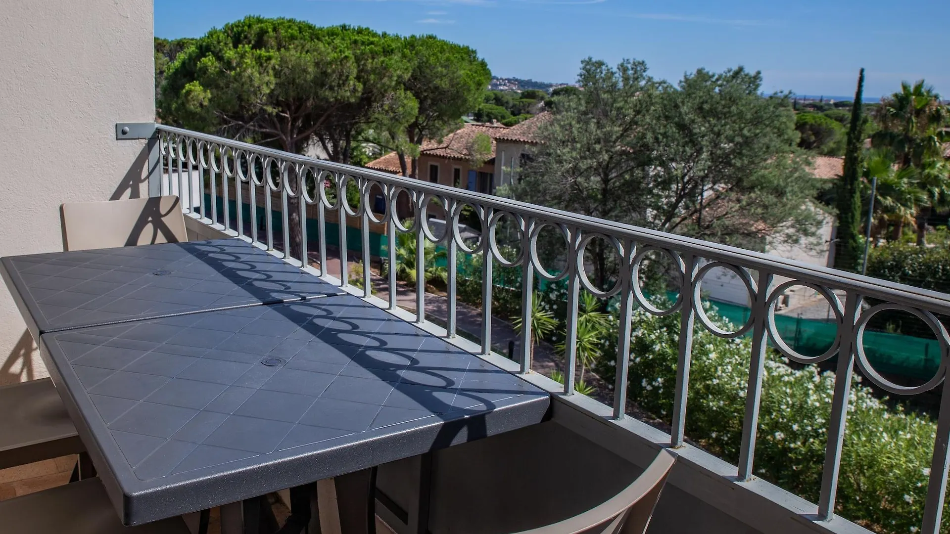 Comfort Aparthotel Frejus La Tour De Mare 4*,