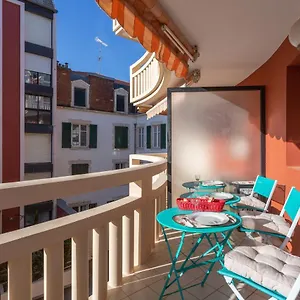 https://le-queen-victoria.biarritzhotels.info